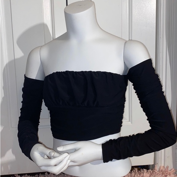 Better Be Ruched Mid Crop Top - Picture 5 of 9